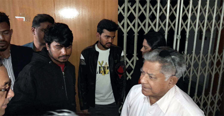 পোড়া অফিস দেখে বিমর্ষ আসিফ, বললেন ‘আমাদের সব শেষ হয়ে গেছে’